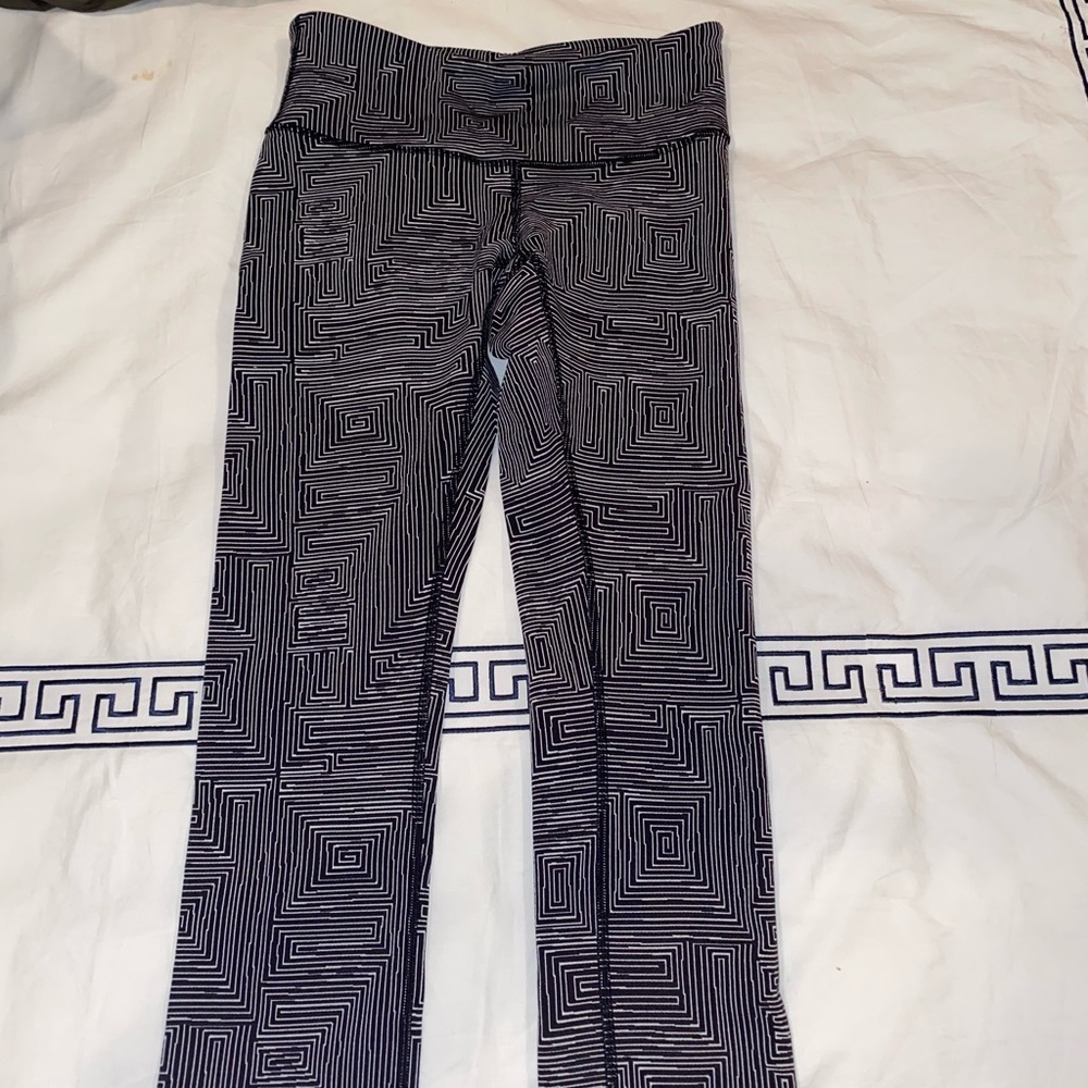 Lululemon pattern crop